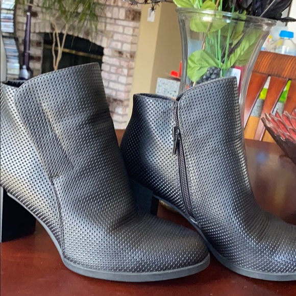 Boots - Picture 6 of 11